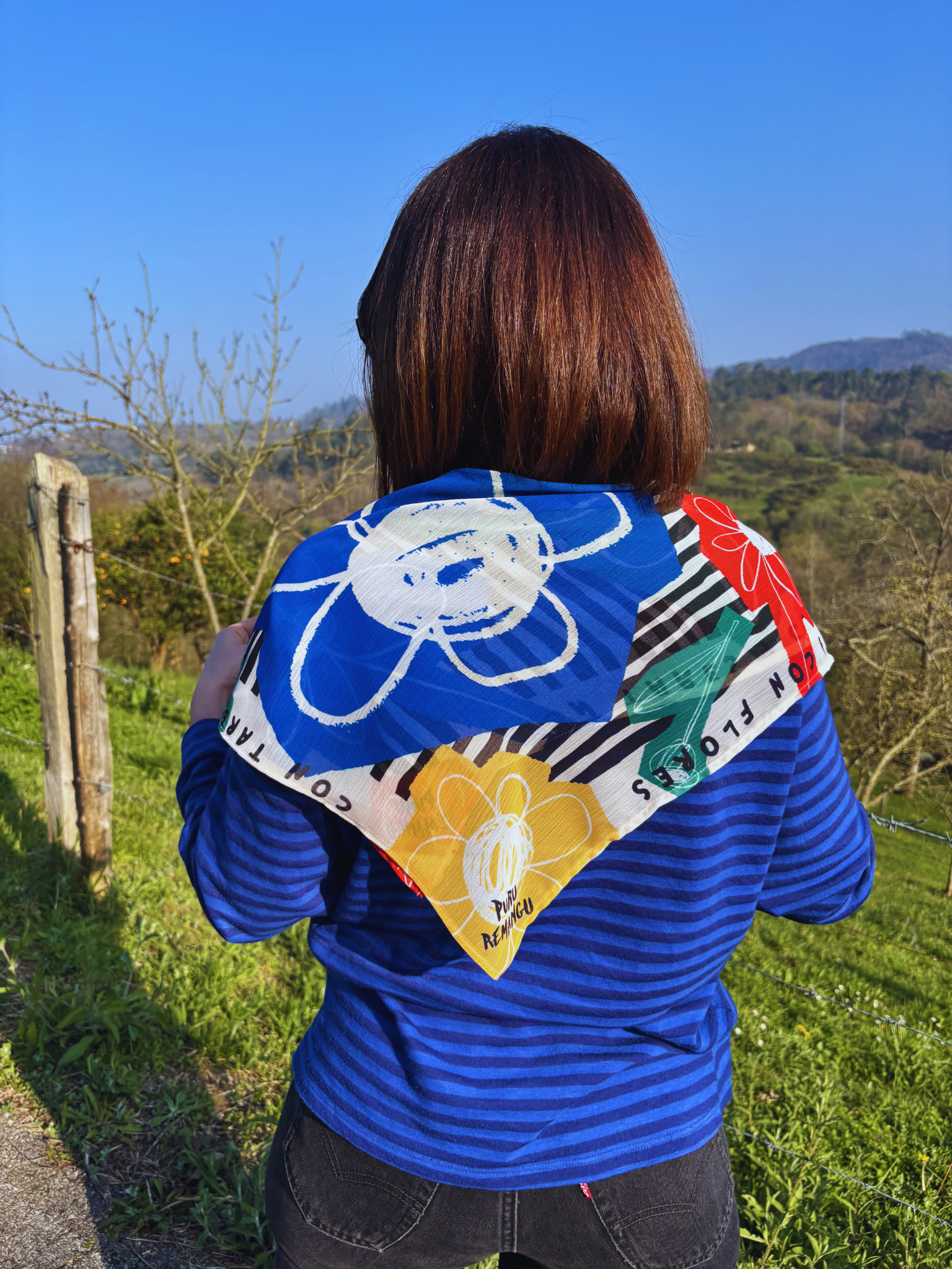 Pañuelu Flores y Tares