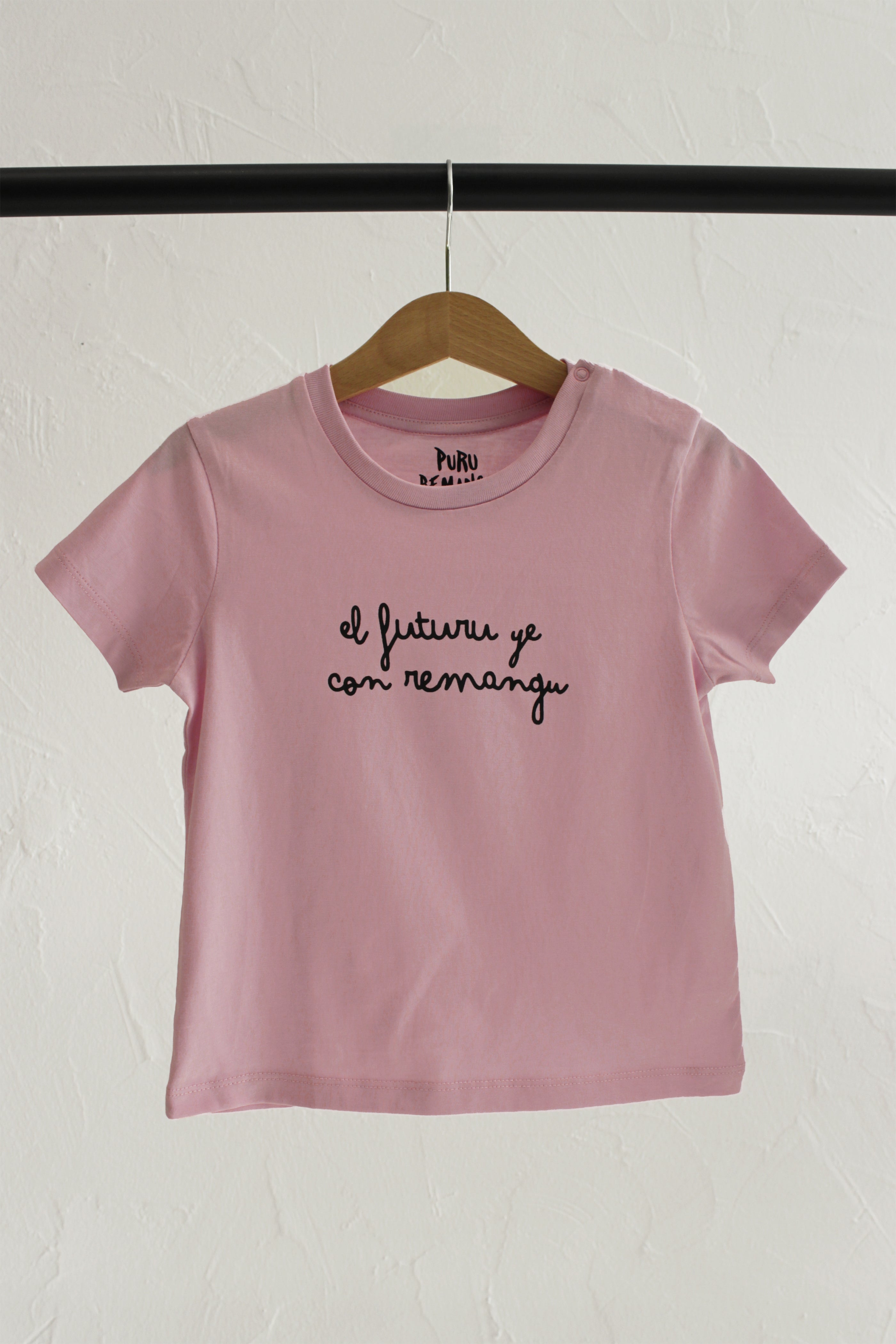 Camiseta El Futuru ye Con Remangu - Rosa