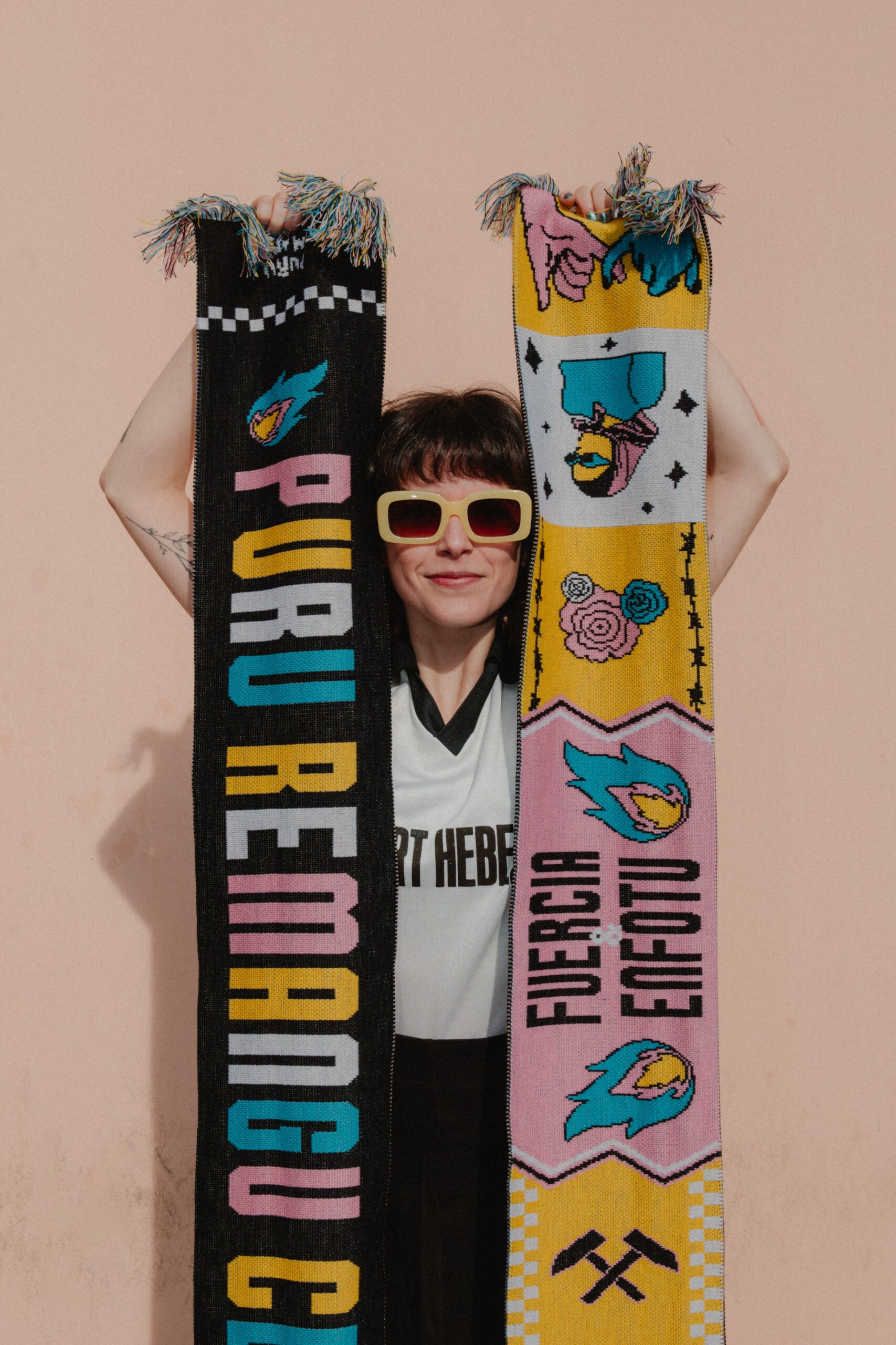 Bufanda Puru Remangu Club