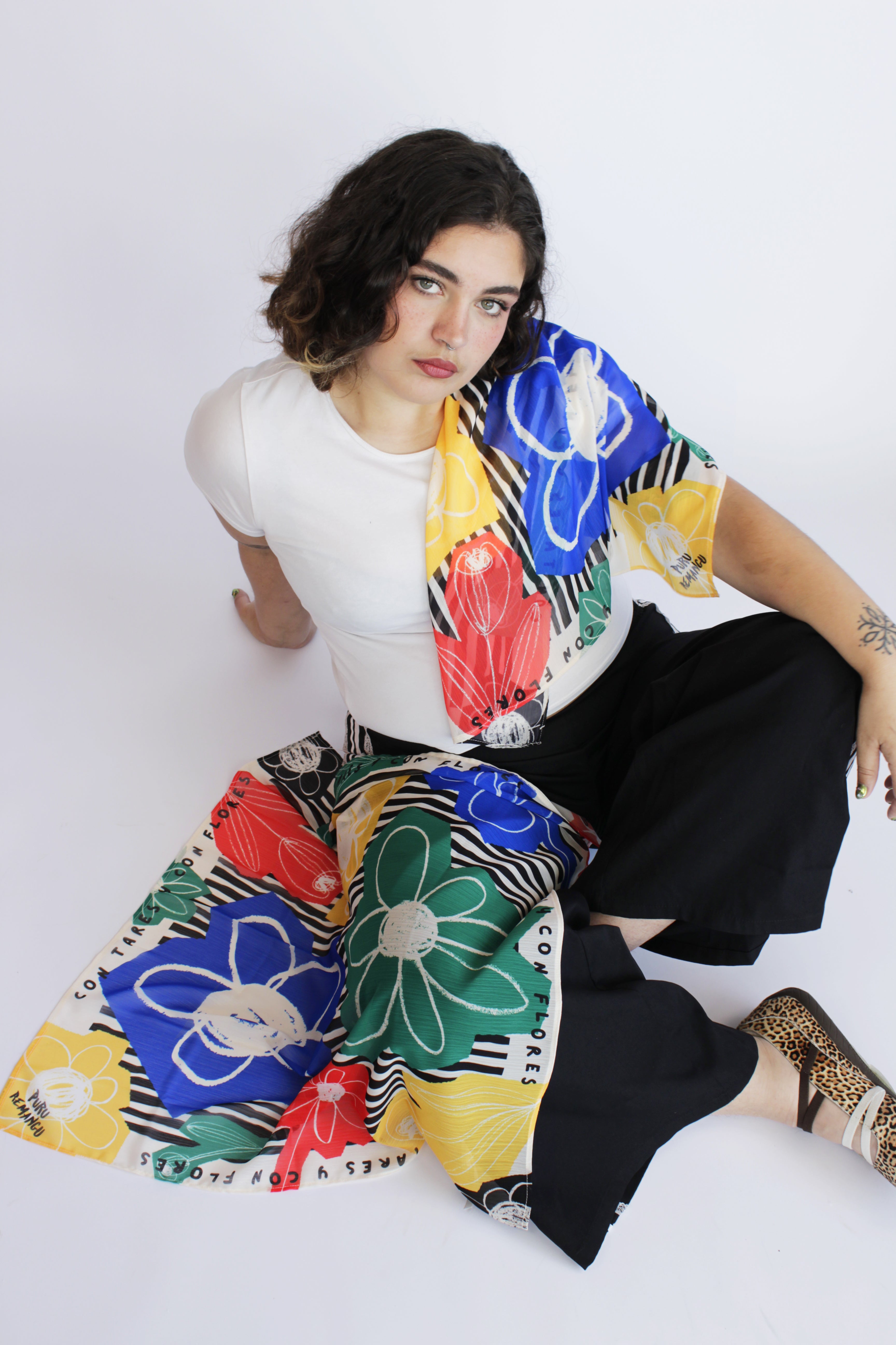 Pañuelu Flores y Tares